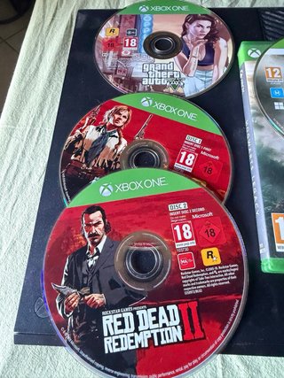 Xbox One 1TB + 3 Giochi + 2 Controller