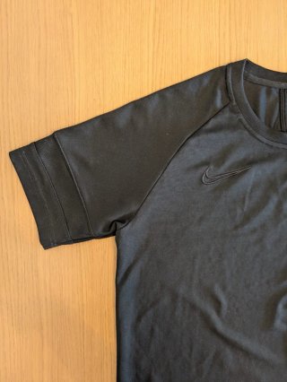 Camiseta deportiva Nike negra
