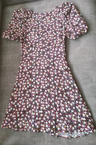 Vestido Zara floral talla XS