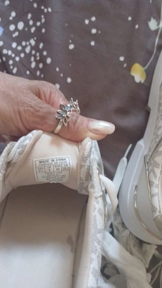 Zapatillas Michael Kors Blancas y Doradas