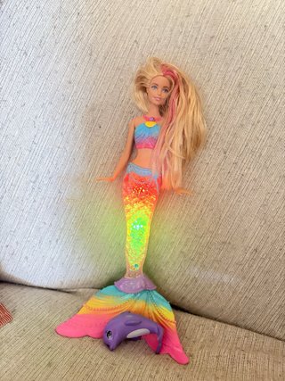 Barbie Sirena Luces Cola Arcoíris