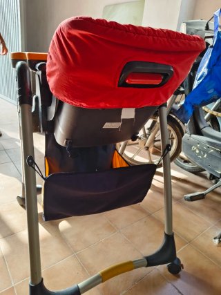 Trona infantil roja y naranja