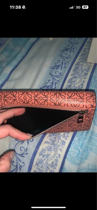 Cartera Loewe Negra y Rosa