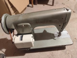 Máquina de coser Singer antigua