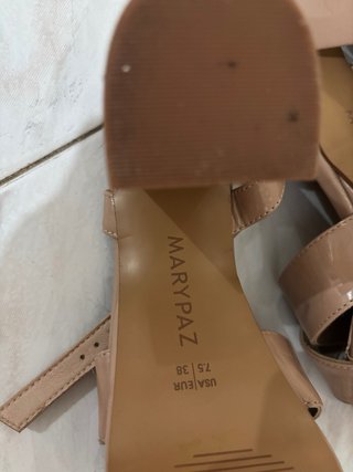 Sandalias de tacón beige