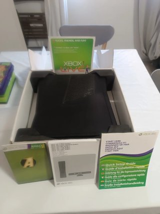 Xbox 360 4GB Kinect + 7 Juegos + 2 mandos