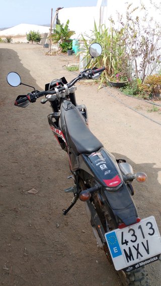 Moto Rieju Enduro Negra/Roja