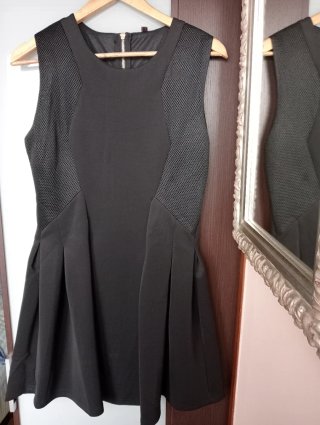 Vestido negro fiesta con detalles de malla