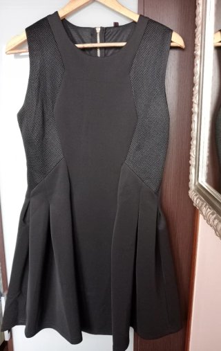 Vestido negro fiesta con detalles de malla
