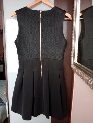 Vestido negro fiesta con detalles de malla