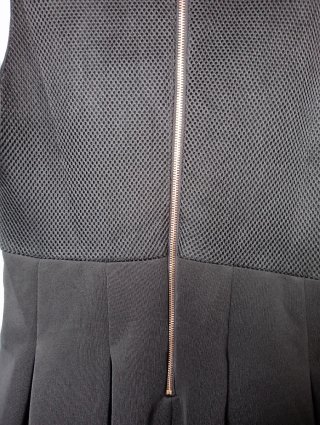 Vestido negro fiesta con detalles de malla