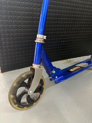 Scooter azul para niños
