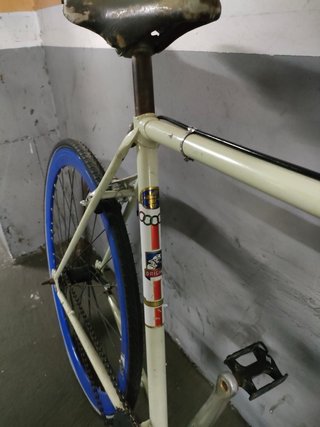Bicicleta de carretera estilo fixie marca Boreal