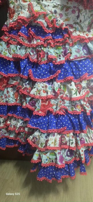 Traje flamenca T.40-42 + Mantoncillo REGALO