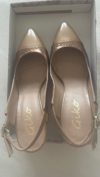 Zapatos Giko Talla 40 Beige/Oro Sin Estrenar