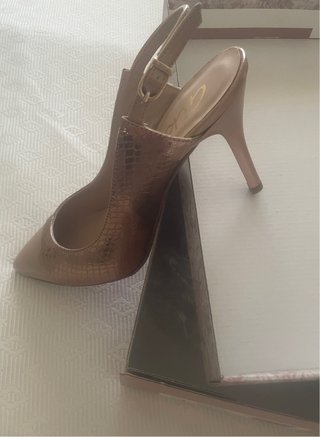 Zapatos Giko Talla 40 Beige/Oro Sin Estrenar