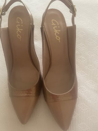 Zapatos Giko Talla 40 Beige/Oro Sin Estrenar