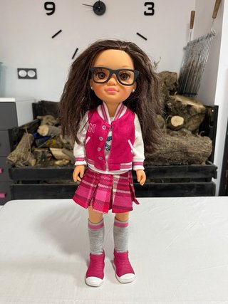 Nancy con patines y de escuela con ropa aparte