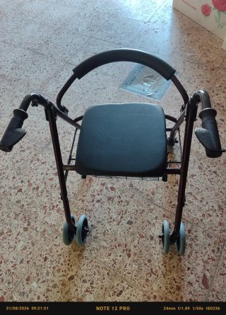 Andador 4 ruedas MOBICLINIC
