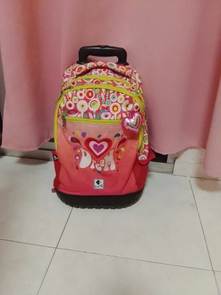 Mochila escolar con ruedas y diseño
