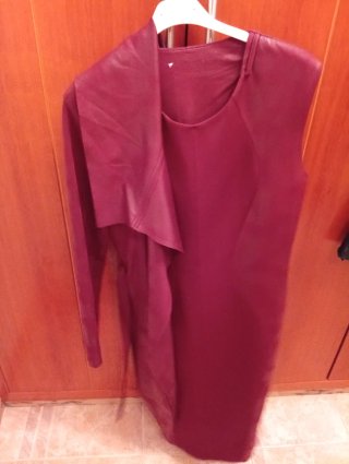 Conjunto chaqueta y vestido efecto piel