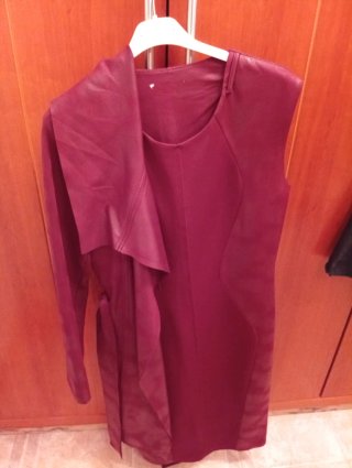 Conjunto chaqueta y vestido efecto piel