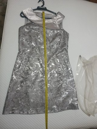 Vestido de fiesta plateado con chaqueta