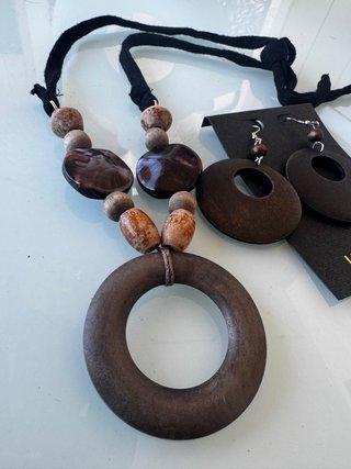 Set collana e orecchini L'Oréal