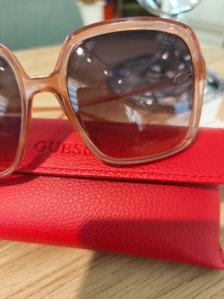 Gafas de sol Guess marrones