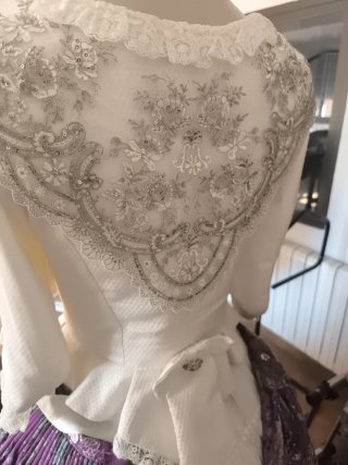 Traje de Fallera Blanco y Morado