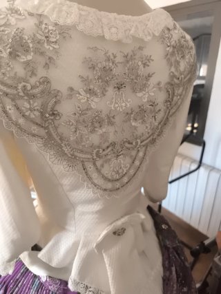 Traje de Fallera Blanco y Morado
