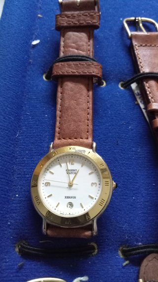 Reloj Orient de pulsera marrón y dorado