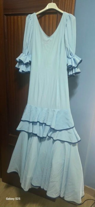 Traje de flamenca azul celeste T. 42