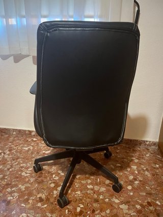 Silla de oficina negra