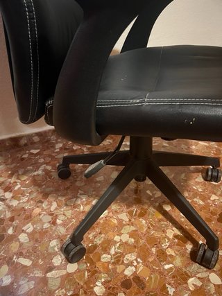 Silla de oficina negra