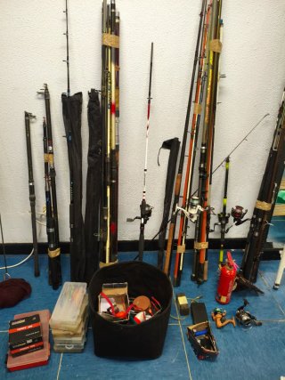 Lote material pesca: cañas, carretes y accesorios