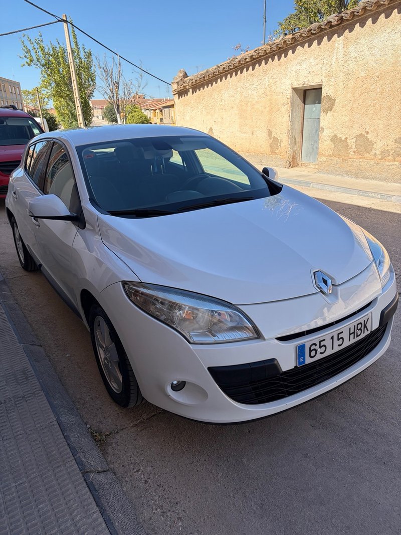 Renault Megane 2011 - foto 1