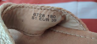 Sandalias beige con tiras cruzadas