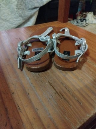 Sandalias Unit plateadas verano dedo