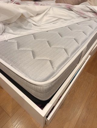 Cama y colchón 150x200 con Cabecero Tapizado