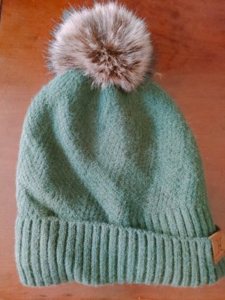 Gorro verde con pompón
