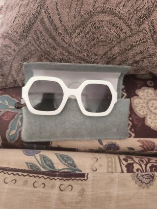 Gafas de sol blancas y negras