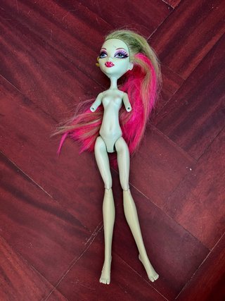 Muñeca Monster High verde y rosa