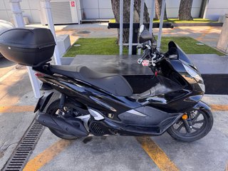 Honda PCX 125 Scooter Negra