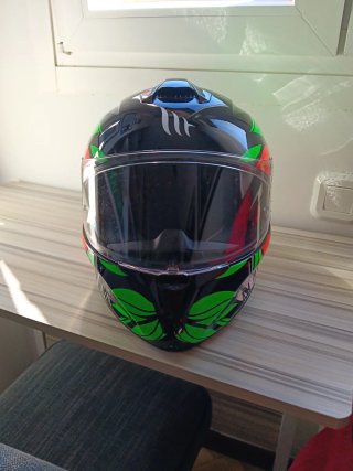 Casco de moto MT Helmets. Talla M