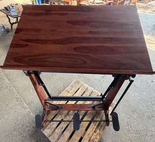 Mesa de dibujo vintage regulable
