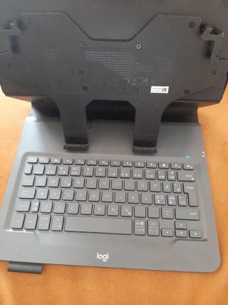 Teclado y Soporte Logitech