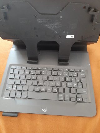 Teclado y Soporte Logitech