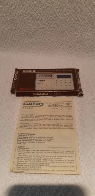 Calculadora casio SL 750. Tamaño slimcard con caja