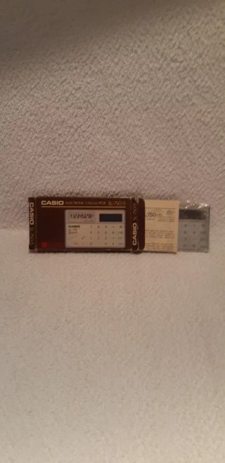 Calculadora casio SL 750. Tamaño slimcard con caja